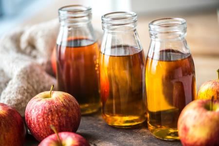 7 prednosti jabolčnega kisa z medom, ingverjem in kurkumo